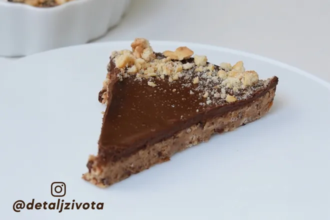 Čokoladni tart sa keksom i bademima by @detaljzivota