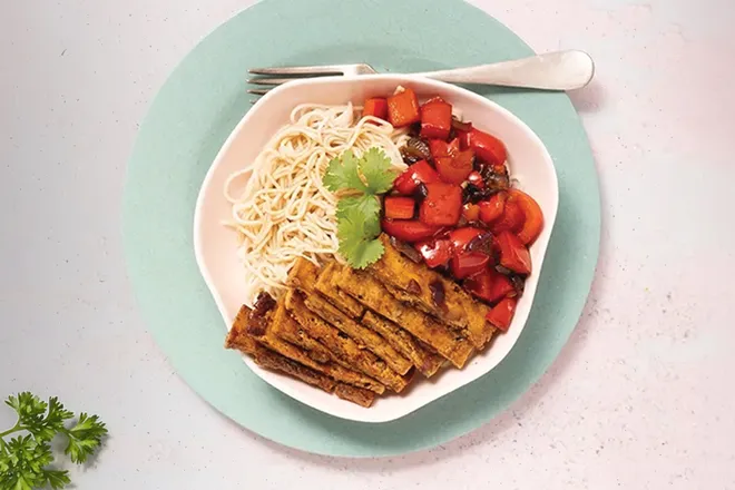 Veganska zdjela sa rezancima u vijetnamskom stilu