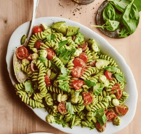 Pašta salata sa povrćem i pestom
